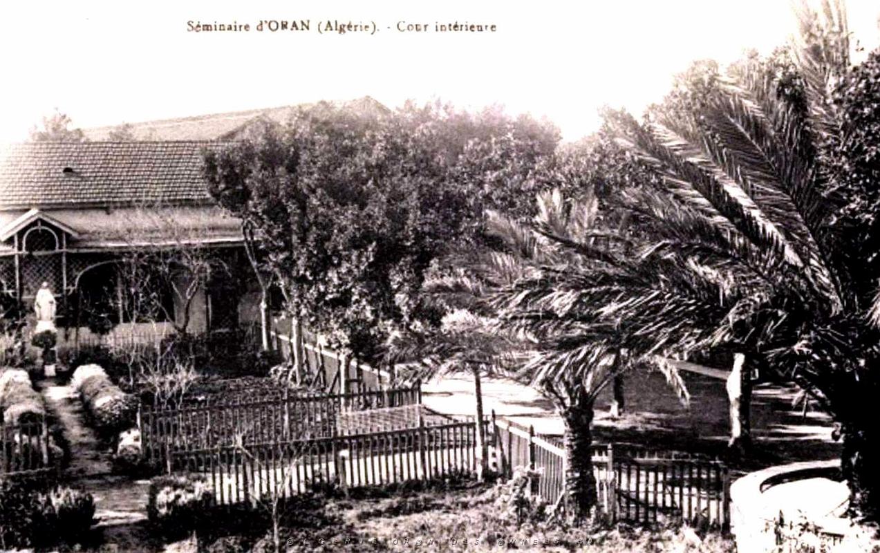 Oran - Seminaire - Cour interieure.jpg